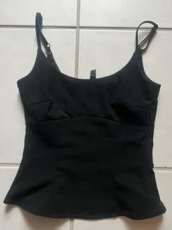 H&M figurbetontes schwarzes Top