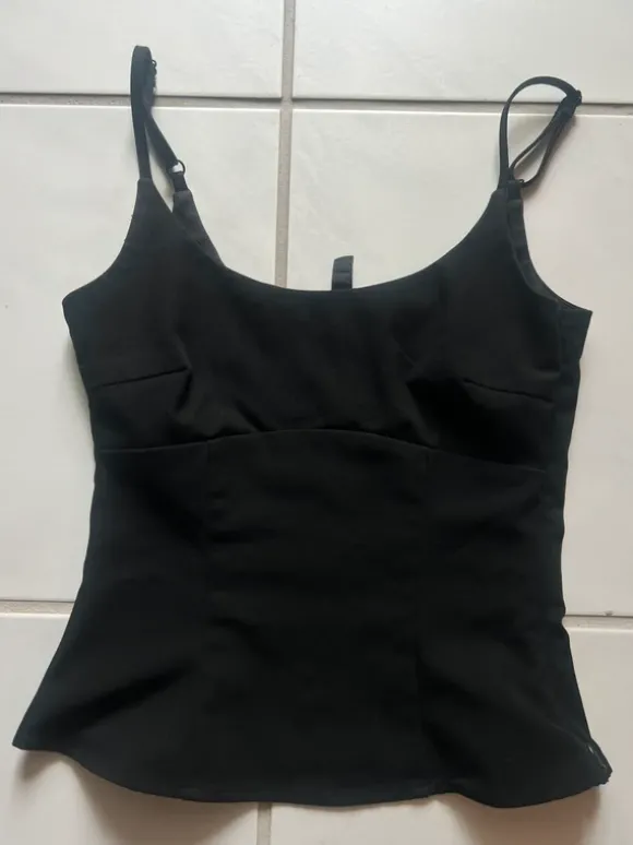 H&M figurbetontes schwarzes Top