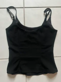 H&M figurbetontes schwarzes Top