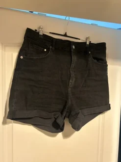 H&M high waist mom shorts