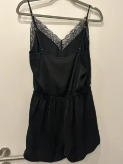 H&M Jumpsuit aus glänzendem Stoff