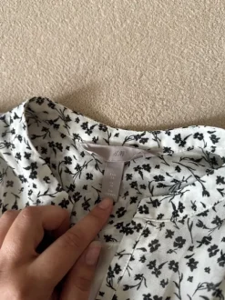 H&M Sommerkleid tailliert Größe 38 weiß mit schwarzen floral Muster