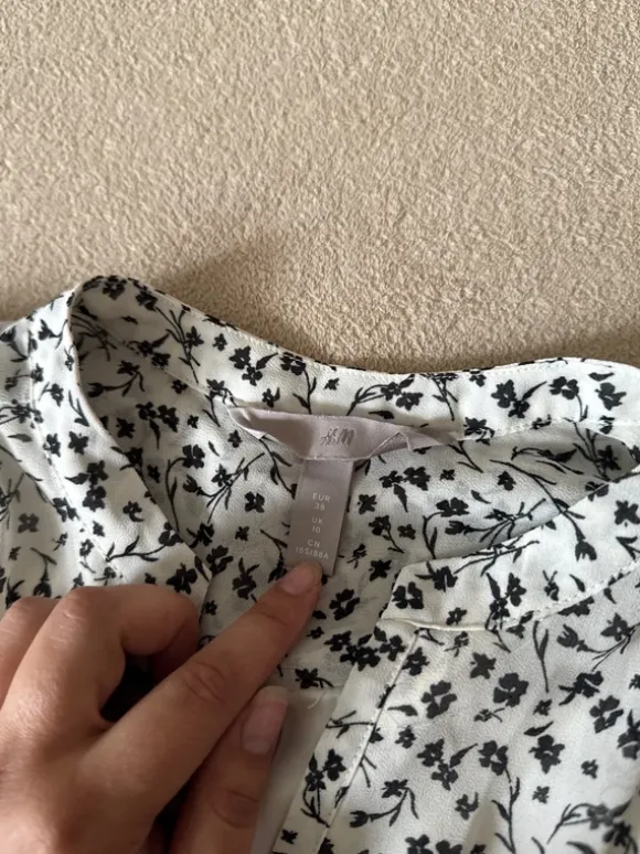 H&M Sommerkleid tailliert Größe 38 weiß mit schwarzen floral Muster