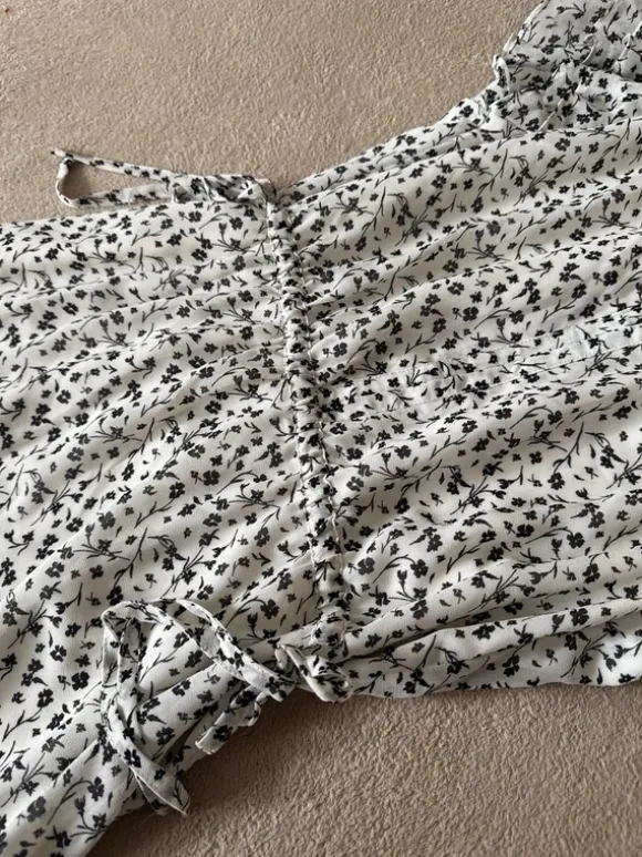 H&M Sommerkleid tailliert Größe 38 weiß mit schwarzen floral Muster
