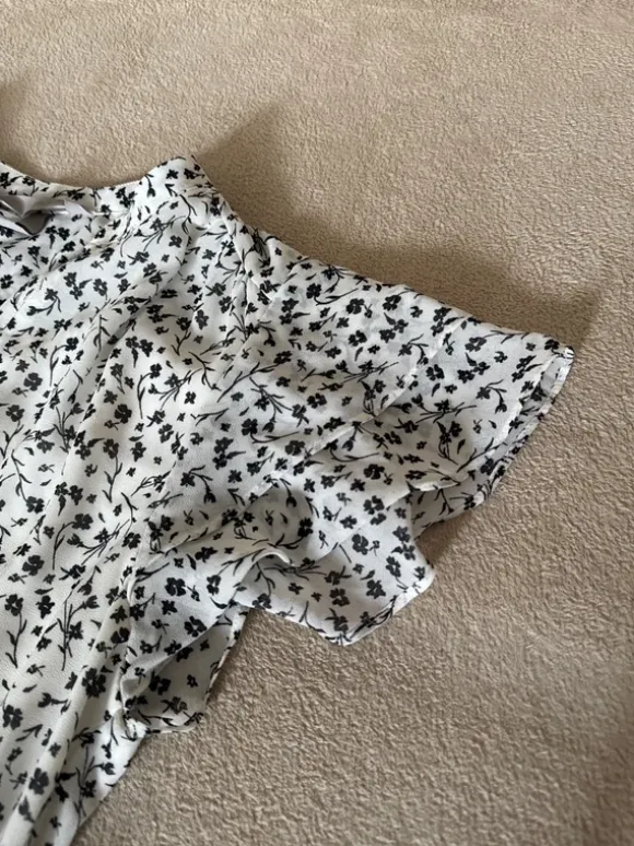 H&M Sommerkleid tailliert Größe 38 weiß mit schwarzen floral Muster