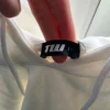 Hoch geschnittener Kapuzenpulli