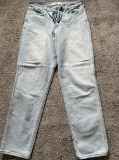 Hollister Curvy Ultra High Rise Mom Jeans Gr. 10L W30