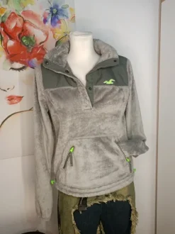 Hollister Damen Sweatshirt 🤍Bequemes und stylisches Modell für den Alltag.
