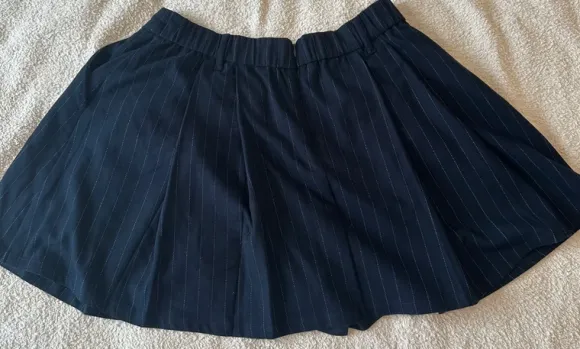 Hollister Rock mit integrierter Hose (Skort)