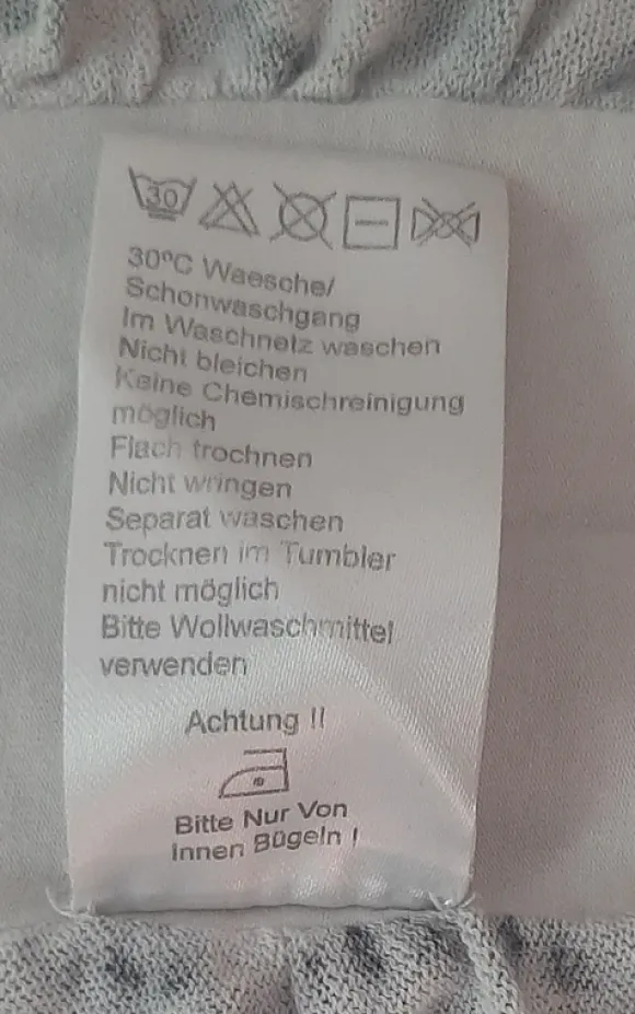 Hoodi mit Glitzeraufschrift