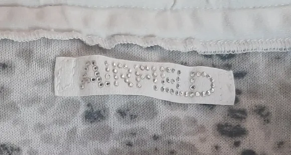 Hoodi mit Glitzeraufschrift