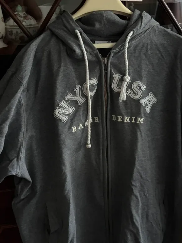 Hoodiejacke hellgrau 60/62 mit Applikationen