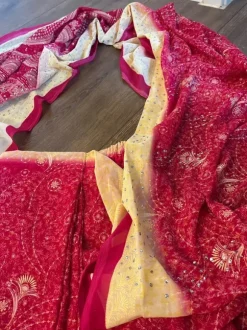 indischer, festlicher Sari in pink