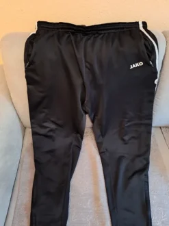 Jako schwarze Jogginghose