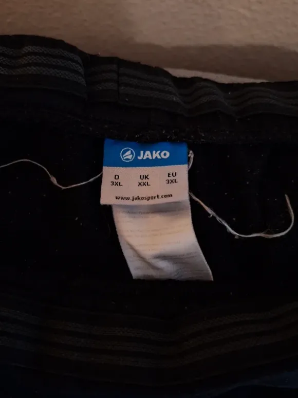 Jako schwarze Jogginghose