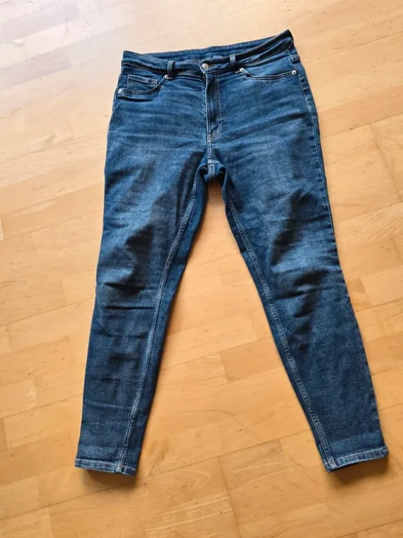 Jeans Gr. 44 H&M Divided. Enger Schnitt