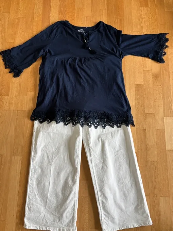 Jeans mit schickem Langarmshirt mit Spitze