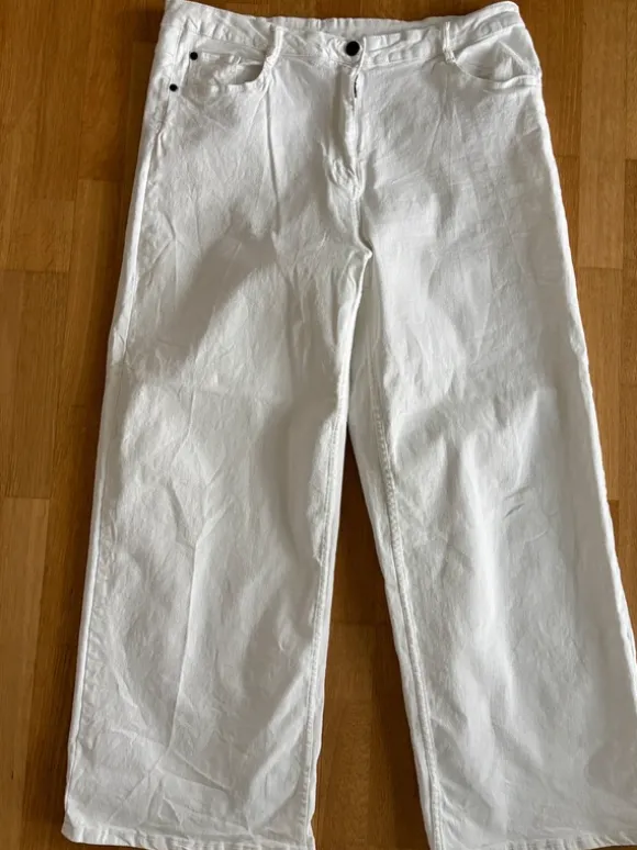Jeans mit schickem Langarmshirt mit Spitze