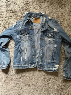 Jeansjacke destroyed Look blau Größe S coole Übergangsjacke