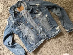 Jeansjacke destroyed Look blau Größe S coole Übergangsjacke