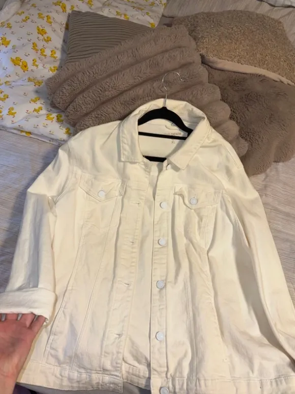 Jeansjacke in Creme