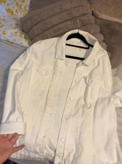 Jeansjacke in Creme