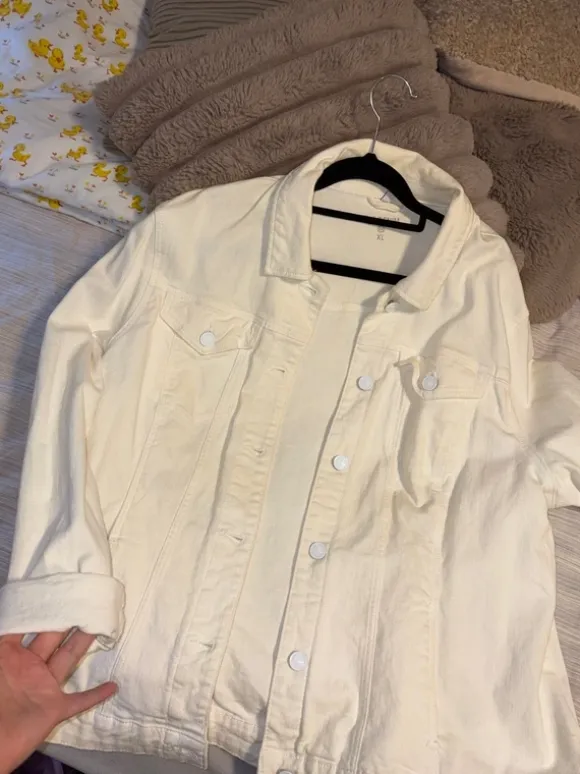 Jeansjacke in Creme