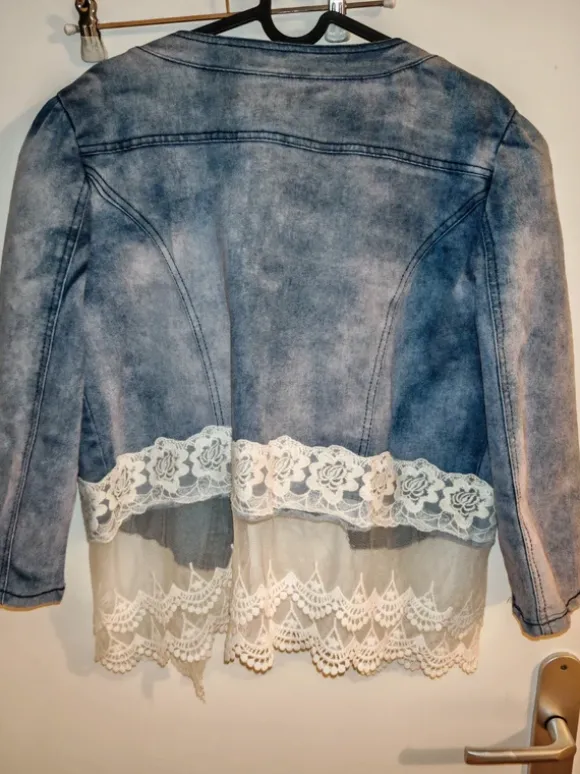Jeansjacke mit Spitze