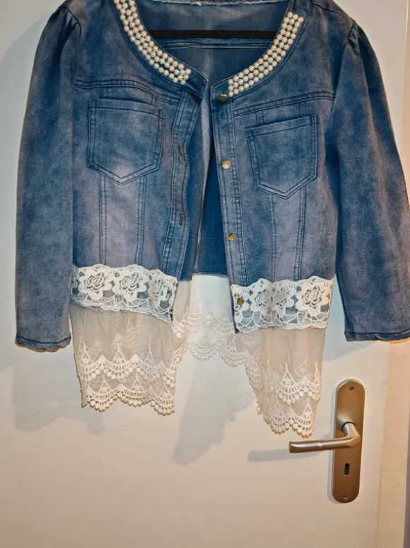 Jeansjacke mit Spitze