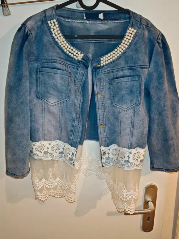 Jeansjacke mit Spitze