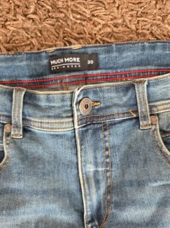 Jeansshort mit vielen Taschen, neu, Größe 30