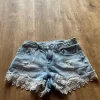 Jeansshorts Amisu Größe 34 mit Spitze