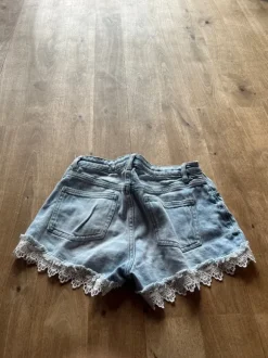 Jeansshorts Amisu Größe 34 mit Spitze