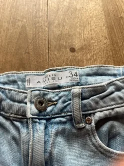Jeansshorts Amisu Größe 34 mit Spitze