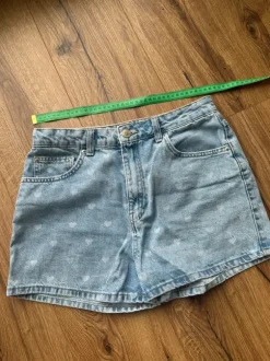 Jeansshorts mit Herzen