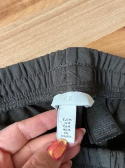 Jogginghose Dunkelgrün mit weitem Bein in Grösse M