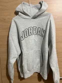 Jordan Pullover in Grau