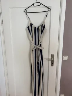 Jumpsuit mit Bindegürtel