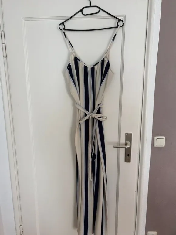 Jumpsuit mit Bindegürtel