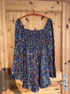 Jumpsuit mit langen Ärmeln