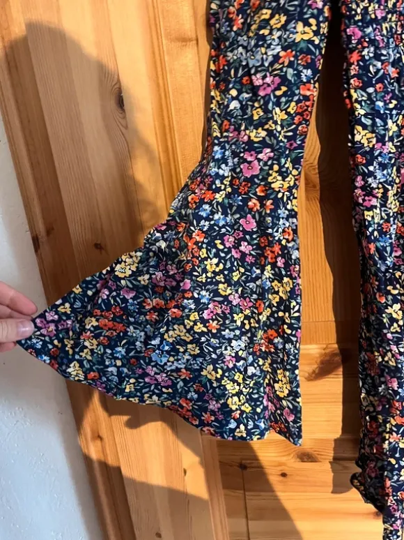 Jumpsuit mit langen Ärmeln