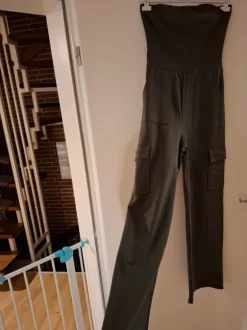 Jumpsuit sportlich gr. S/M schulterfrei grau/khaki