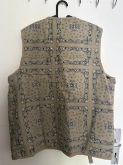 Karl Kani Utility Weste – Bandana Print – Größe L