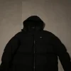 Kaum getragene Tommy Jeans Hilfiger Jacke in Schwarz