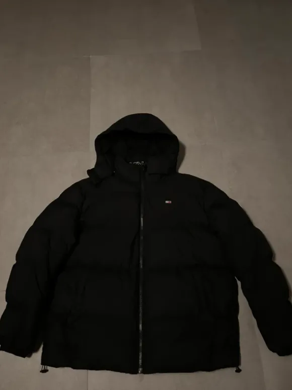 Kaum getragene Tommy Jeans Hilfiger Jacke in Schwarz