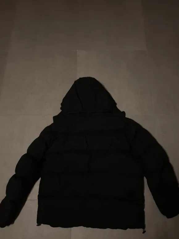 Kaum getragene Tommy Jeans Hilfiger Jacke in Schwarz