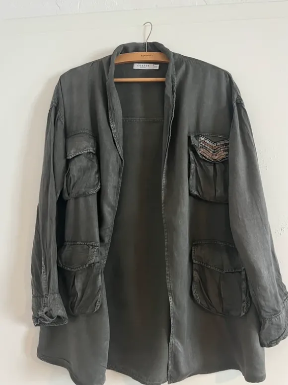 Khaki Stoff Jacke mit Taschen und Perlen luftig utility