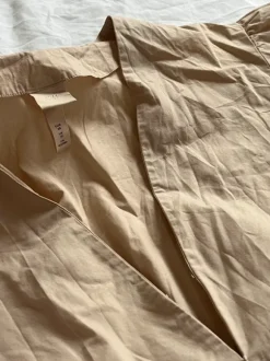 Kleid beige mit V-Ausschnitt