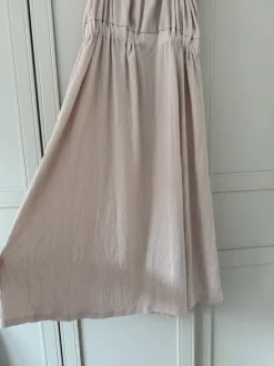 Kleid Crêpe beige knielang H&M