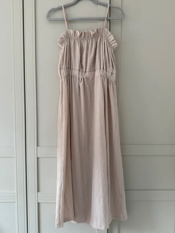 Kleid Crêpe beige knielang H&M
